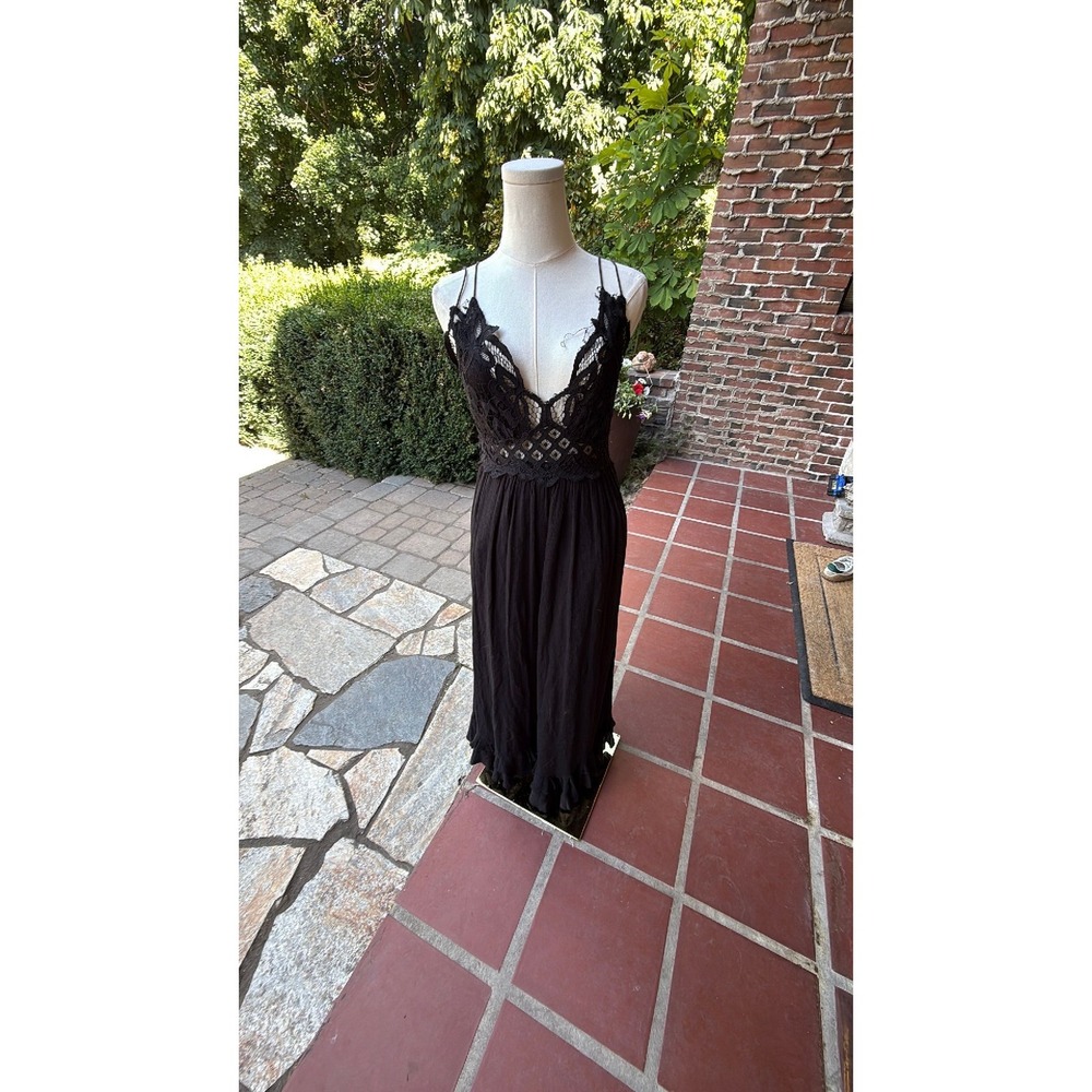 FP One Free People Black Lace Maxi Dress Boho Smocked Back Ruffle Hem V-Neck